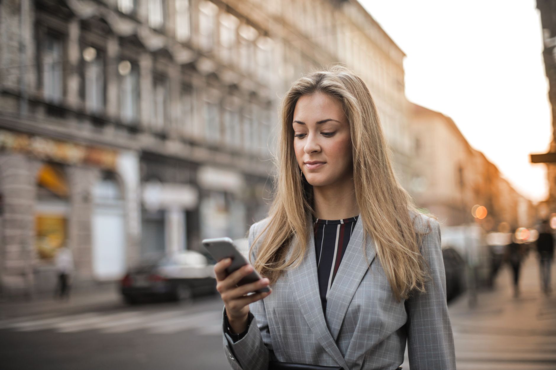 Bildschirm eines Smartphones, der die manuelle Netzwahl anzeigt