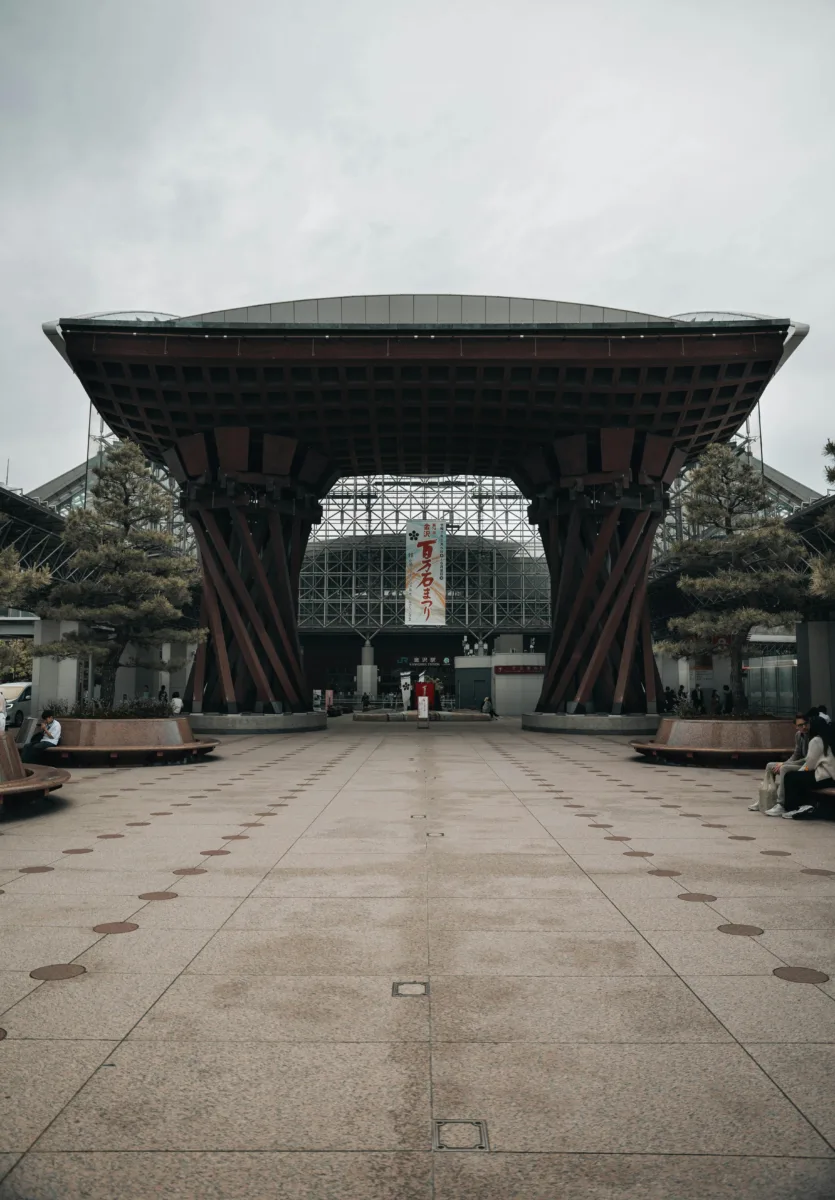 Things to do in Japan Kanazawa – Kenrokuen Garden and traditional samurai district.
