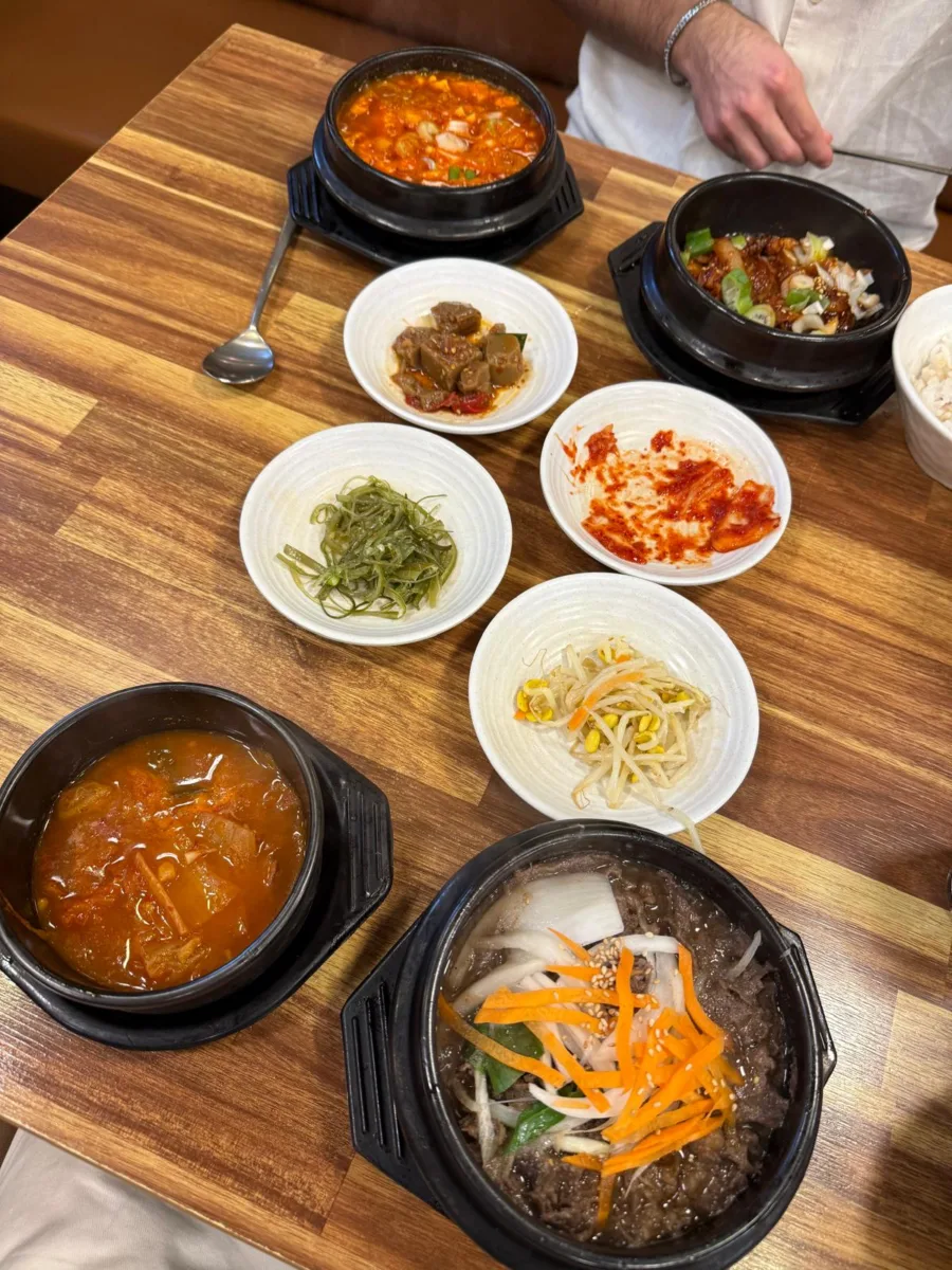 Korean food meal in Seoul with hot stews, rice, and banchan side dishes, matching the food delivery apps section.